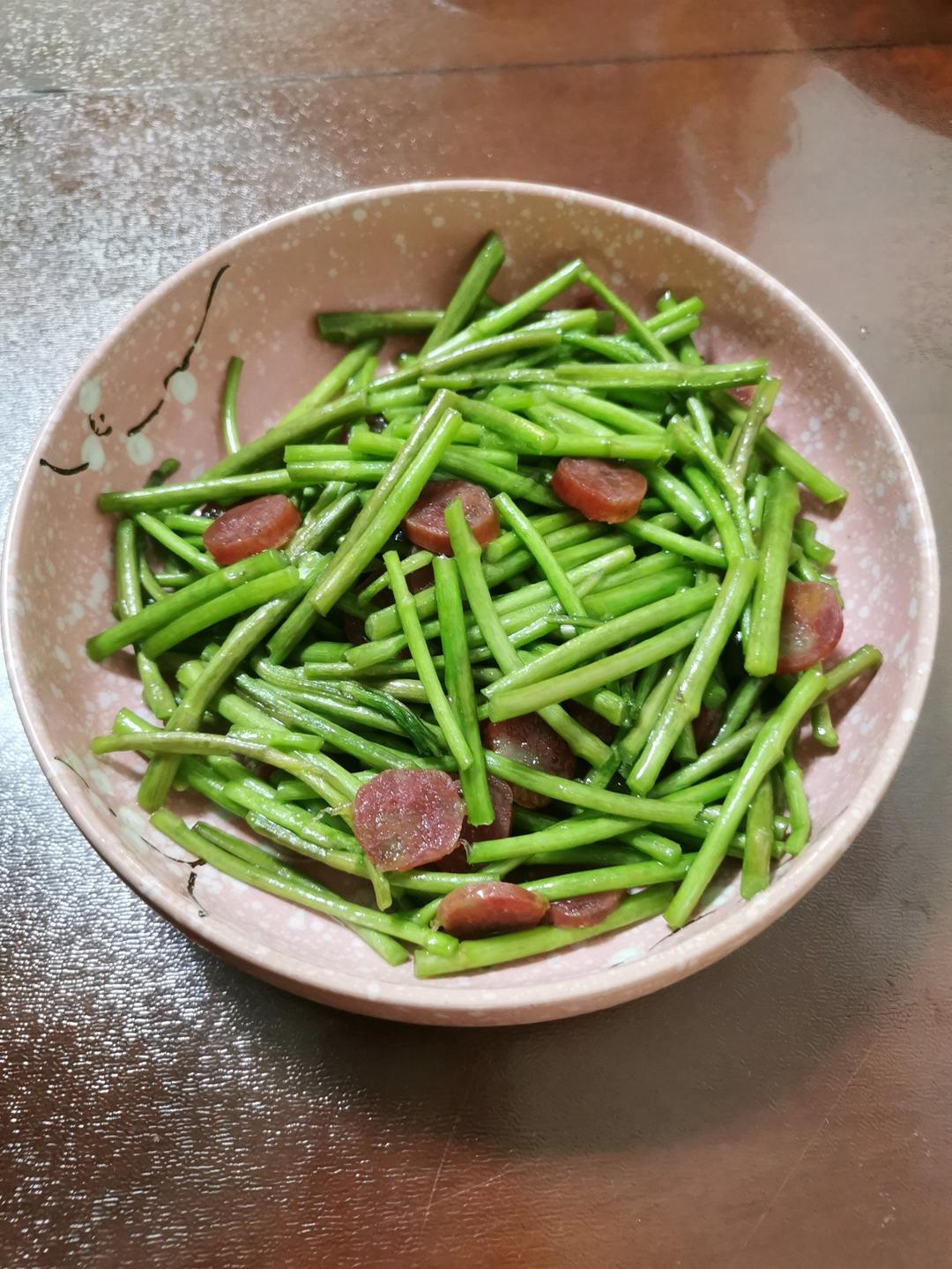 芦蒿炒香肠