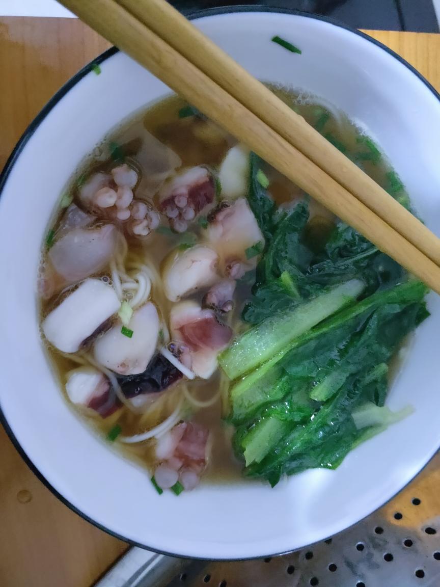海鲜鱿鱼面