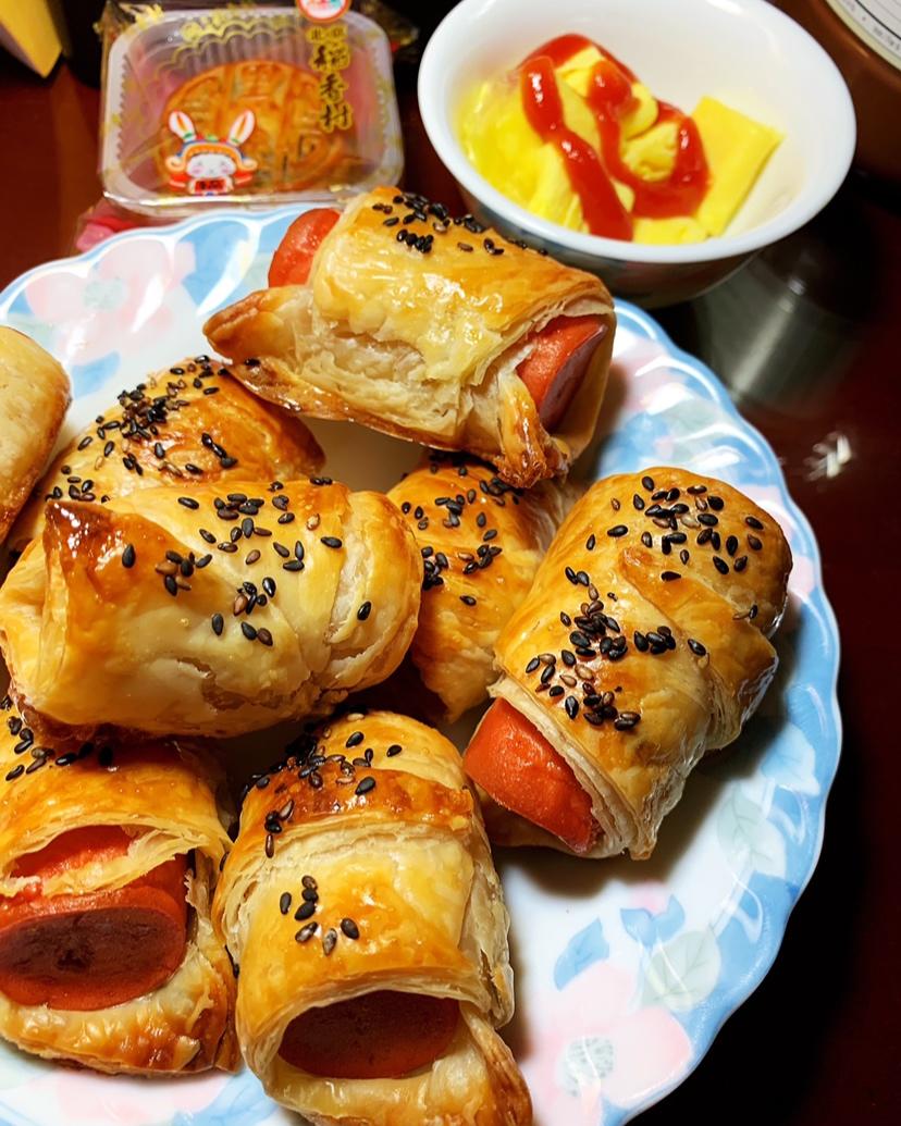香肠酥皮卷：手抓饼皮还能这样吃，不用和面快速搞定早餐