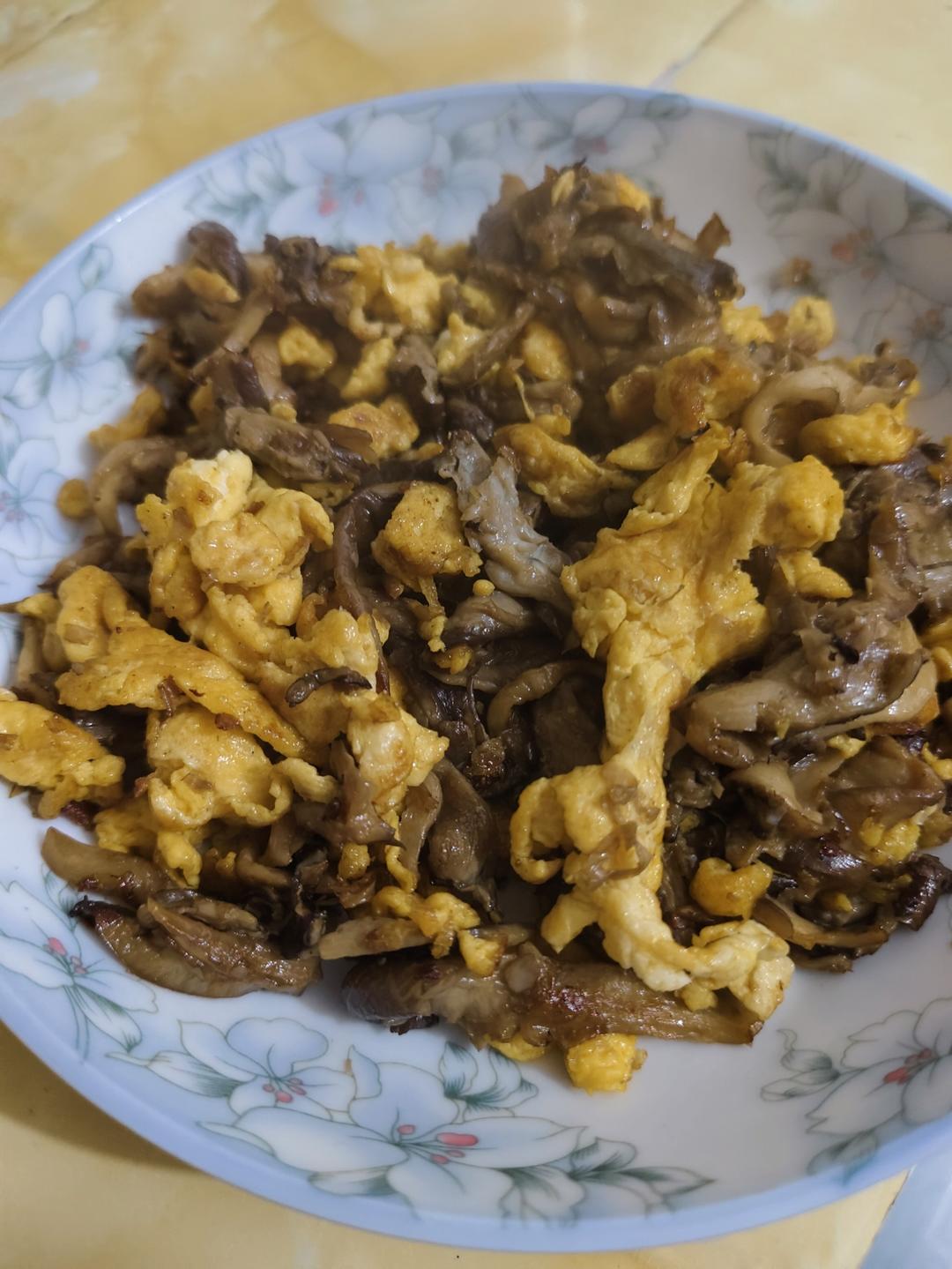 蘑菇炒鸡蛋	平菇这样炒，鲜美无比巨好吃