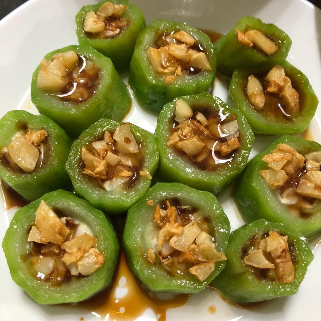 只需要五分钟就可以的美味蒜蓉蒸丝瓜