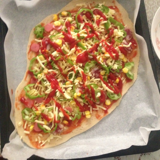 薄饼脆皮火腿pizza
