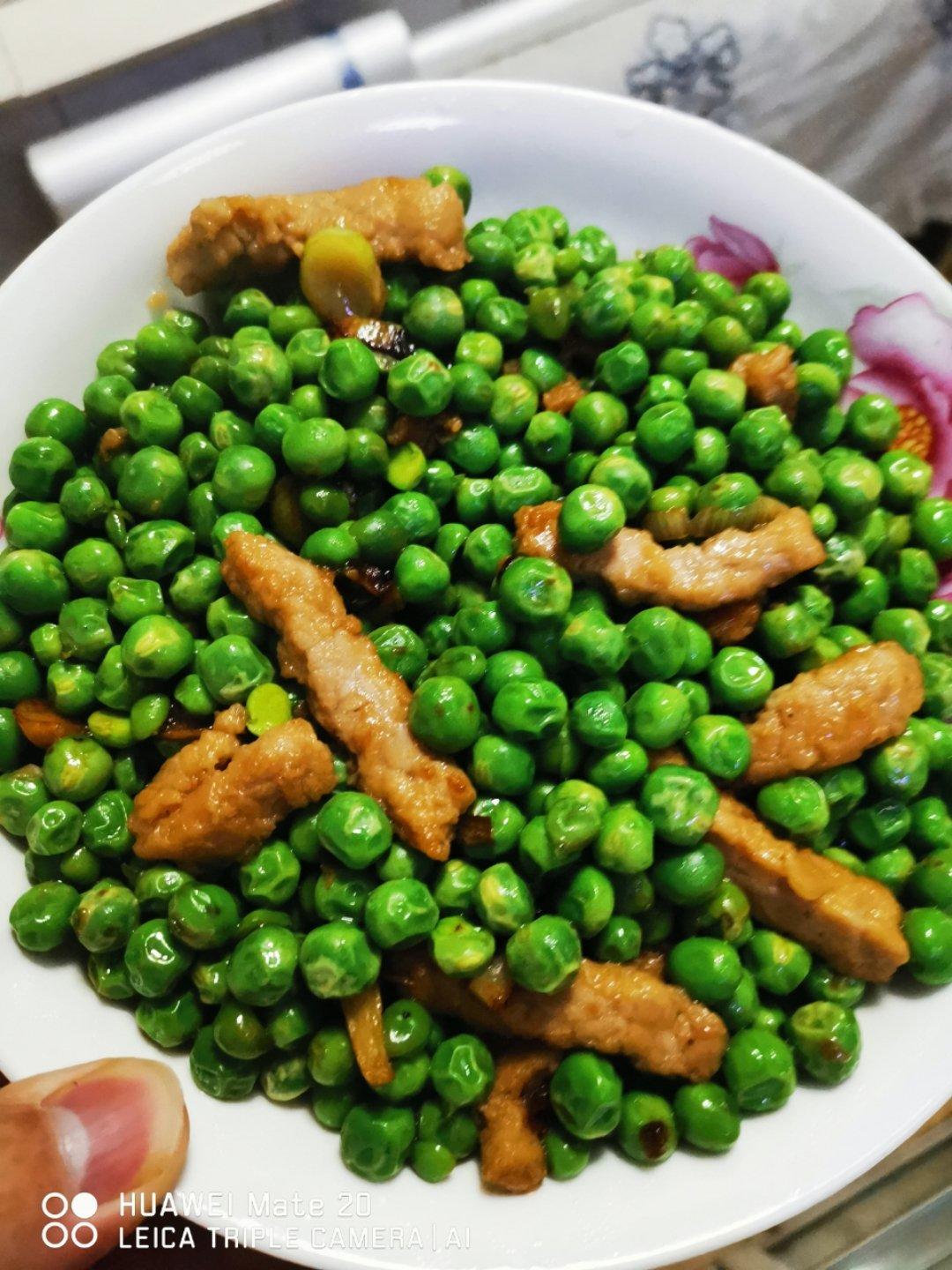 青豌豆炒肉丁