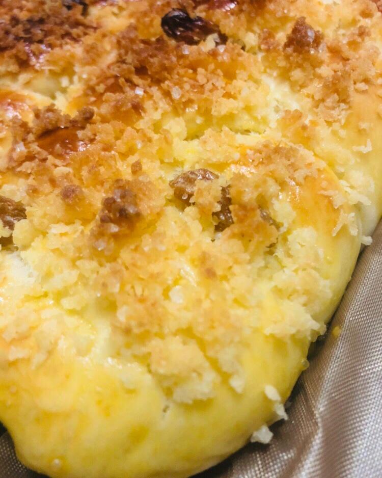 葡萄干奶酥面包