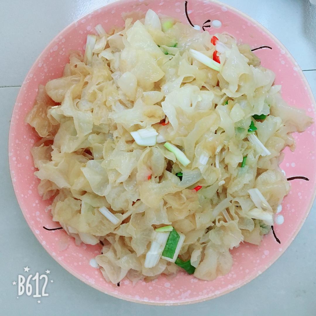 凉拌银耳