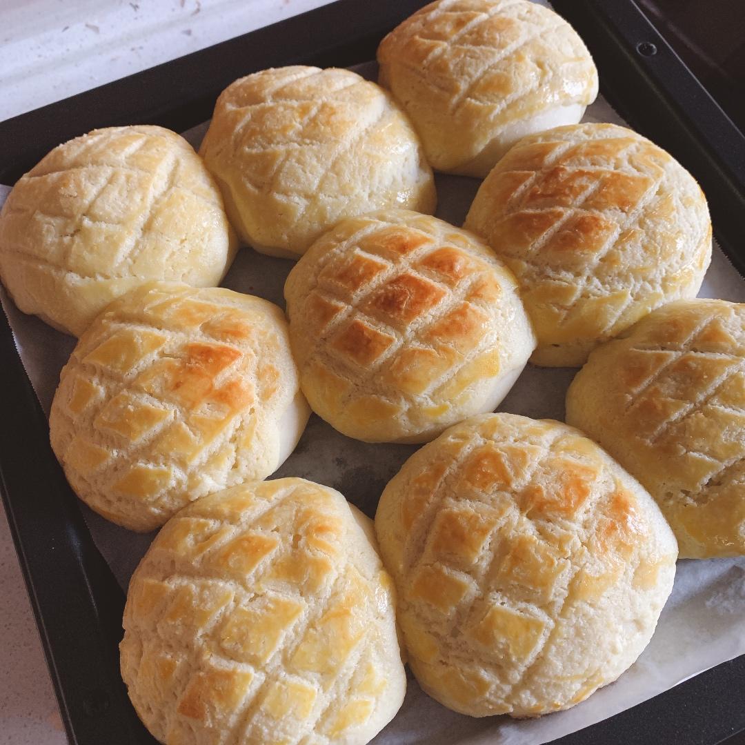 好吃到炸裂的港式菠萝包（附带制作酥皮的小视频）