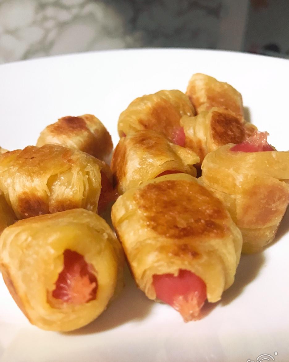 香肠酥皮卷：手抓饼皮还能这样吃，不用和面快速搞定早餐