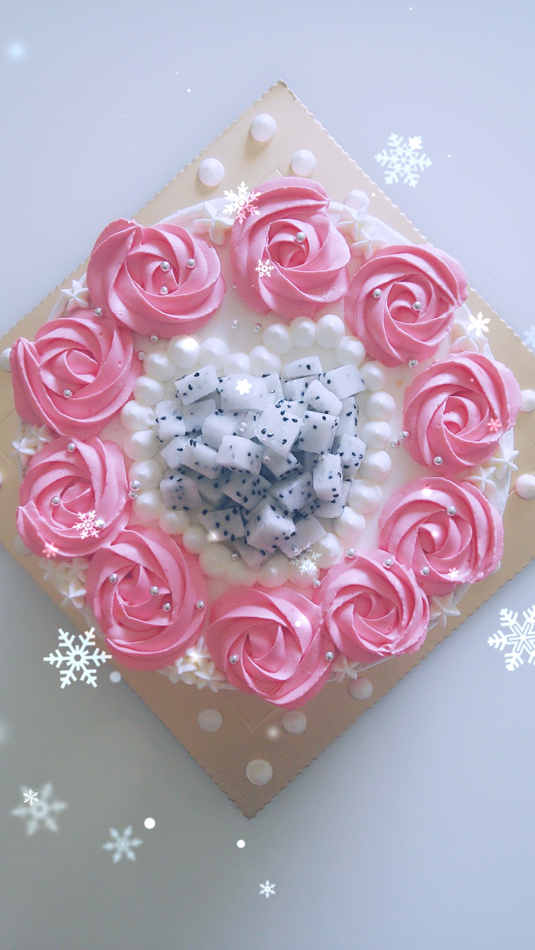 奶油水果装饰蛋糕