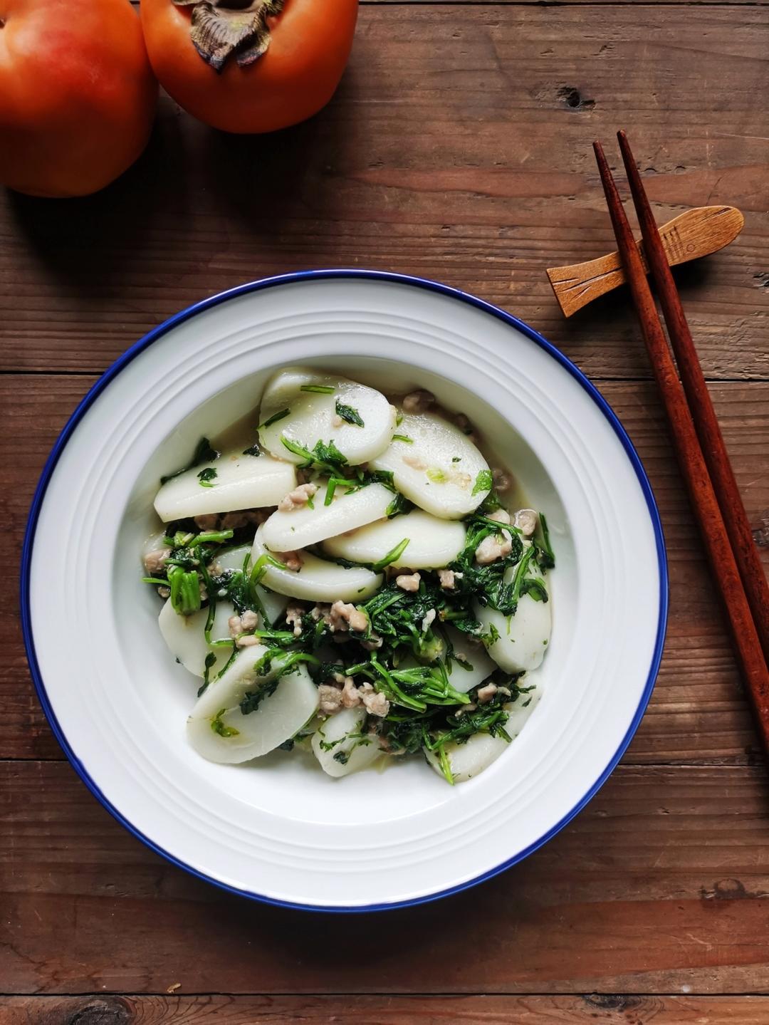 荠菜肉丝炒年糕