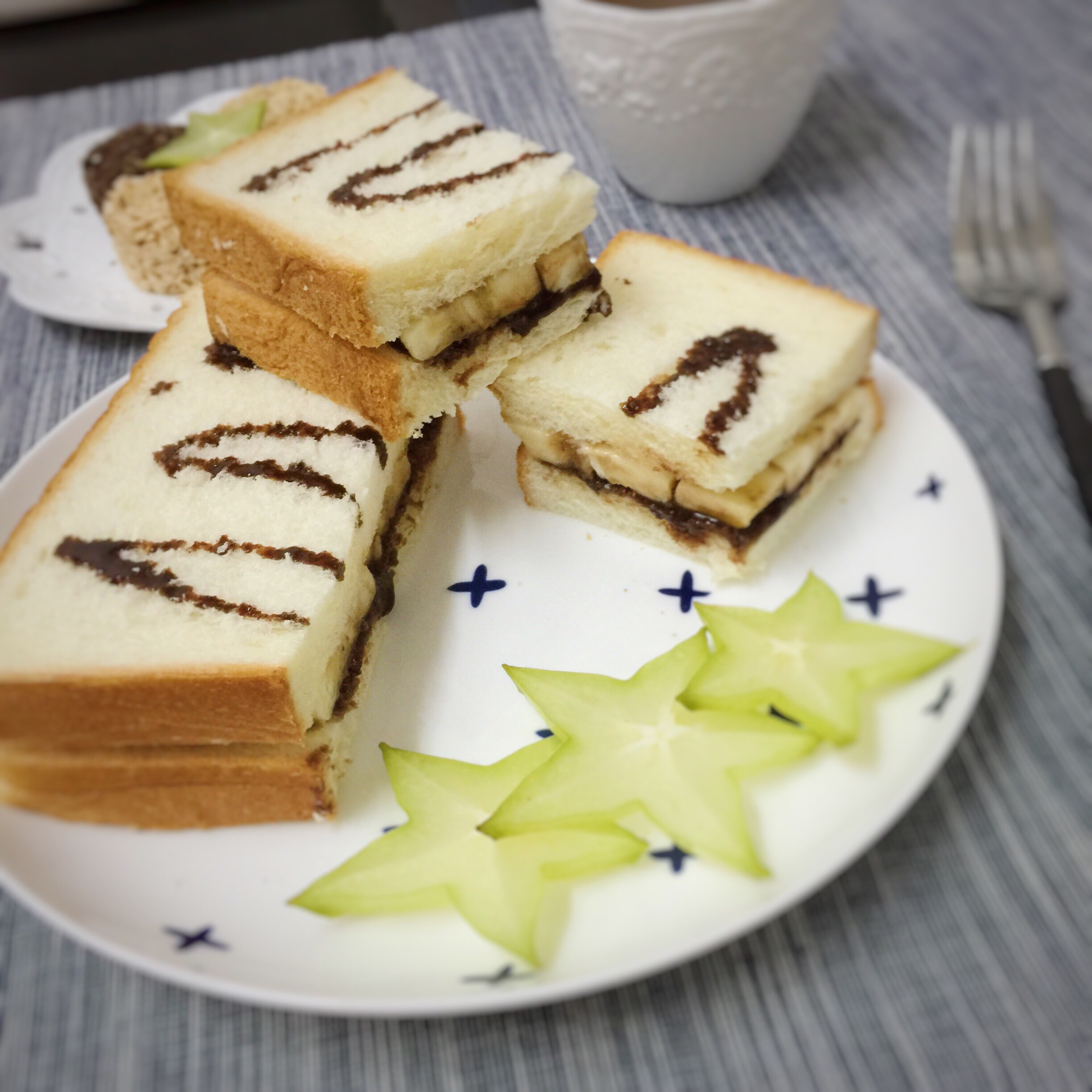 花生酱香蕉三明治