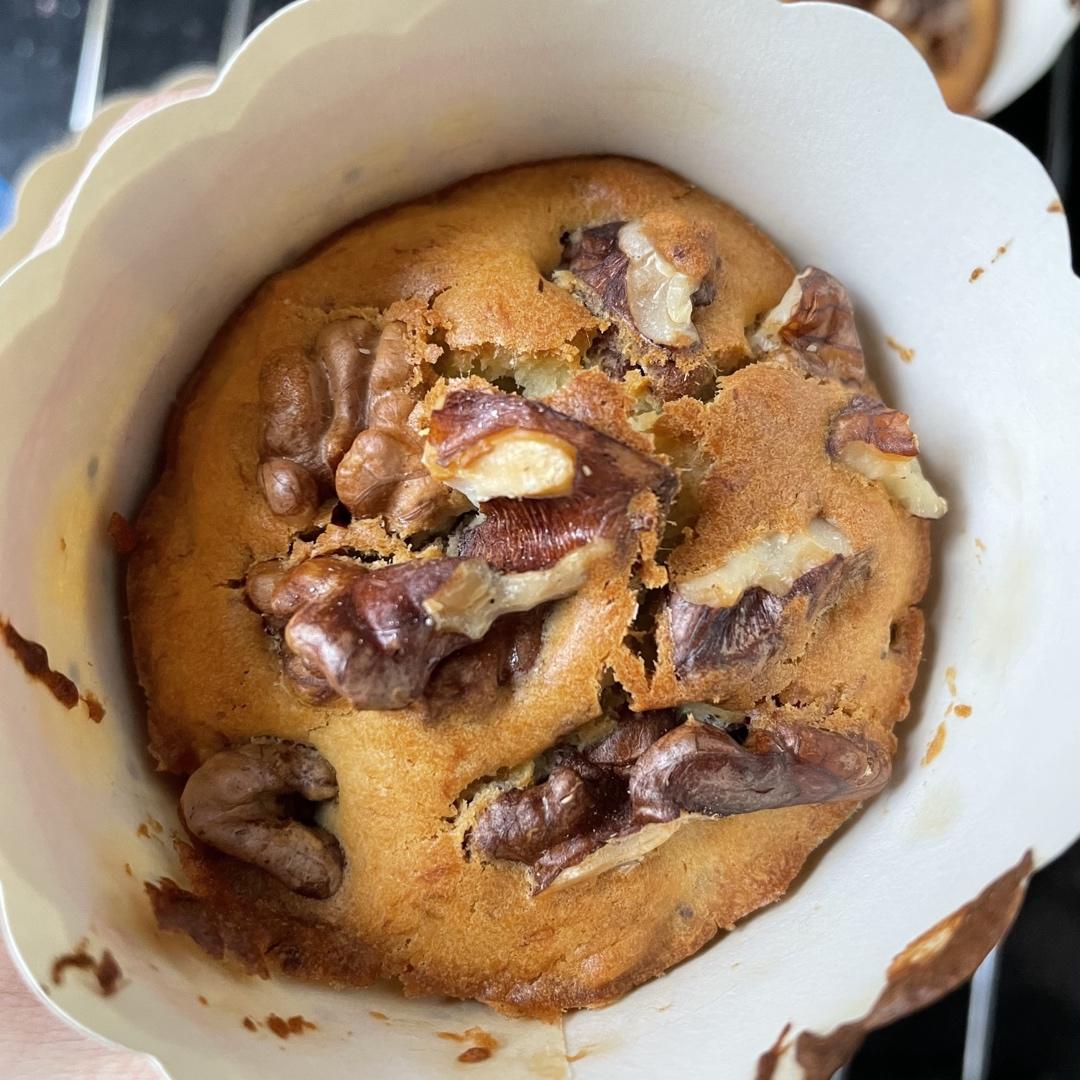 简简单单的香蕉核桃蛋糕（很香很香的咧）