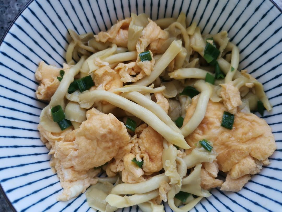 鸡蛋炒鸡油菌（今朝有菌今朝醉）