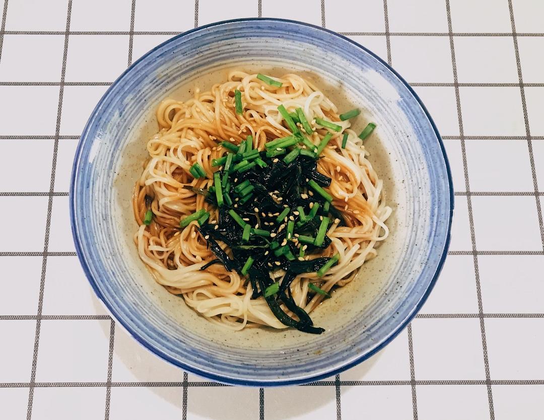 葱油拌面Spring Onion Noodles