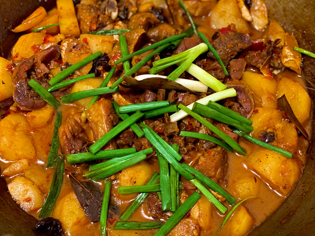 土豆炖腊鸡