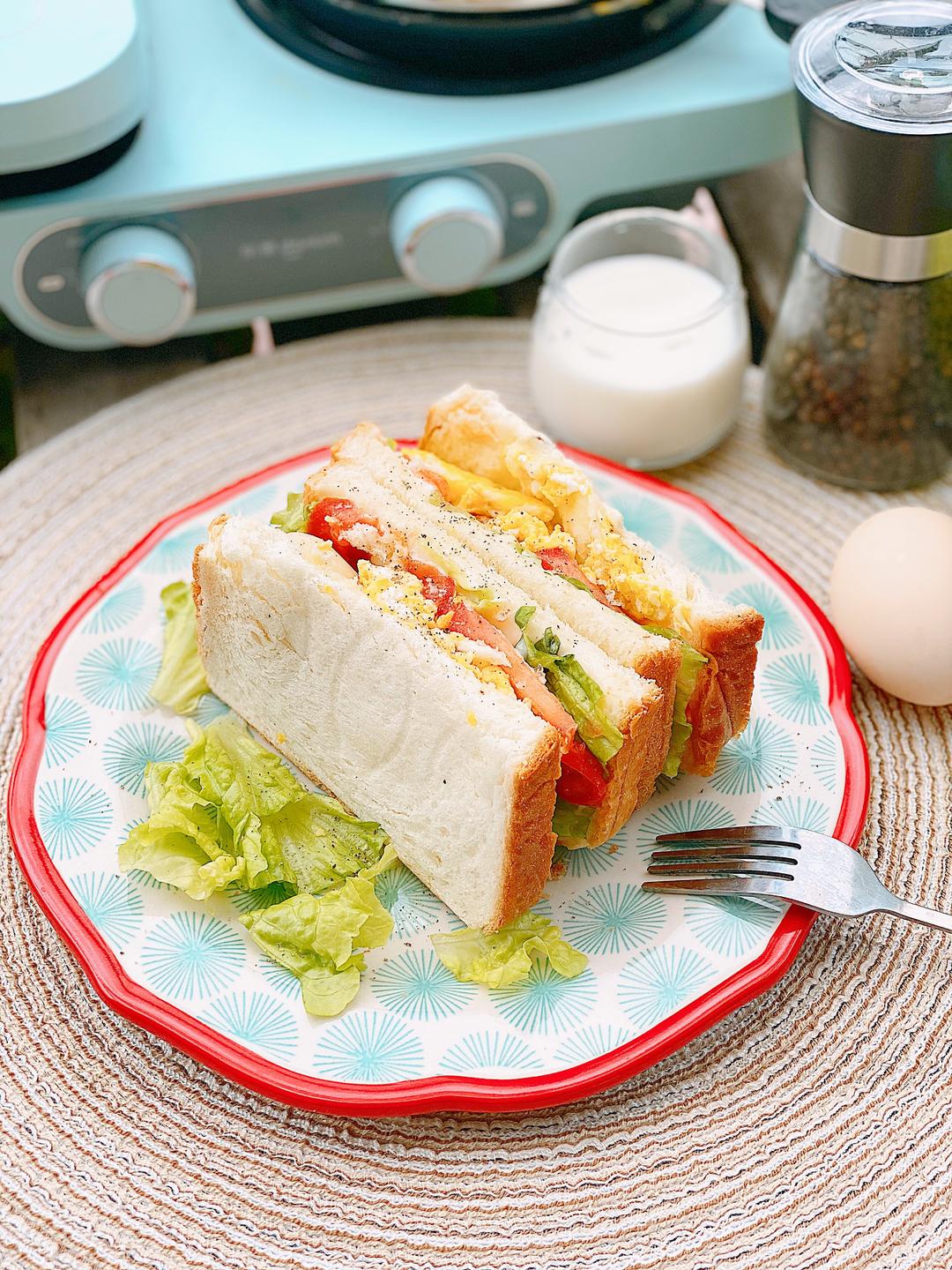 芝士鸡蛋鸡肉肠三明治🥪的做法