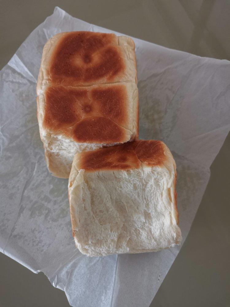用烤箱自己做面包--手工牛奶吐司面包