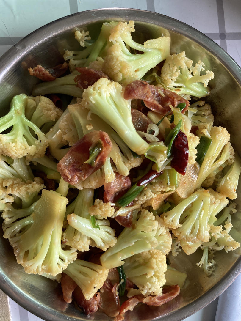 腊肉炒菜花