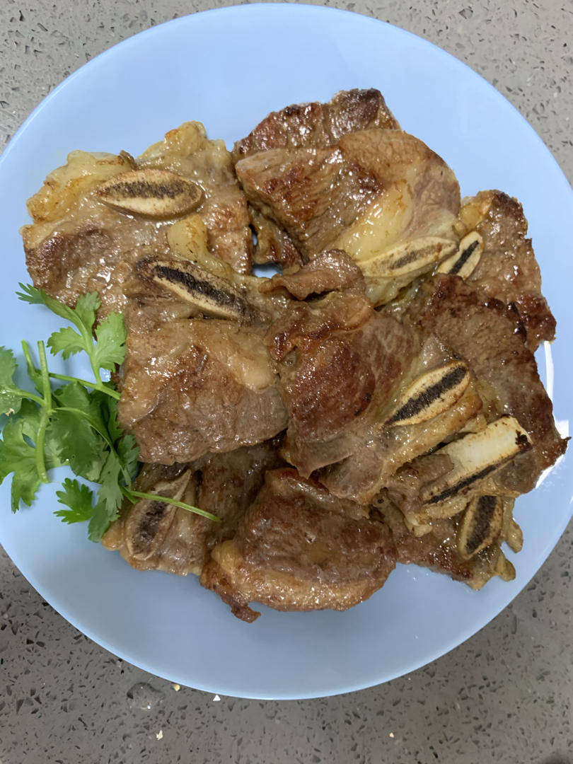 【香喷喷的】香煎牛仔骨