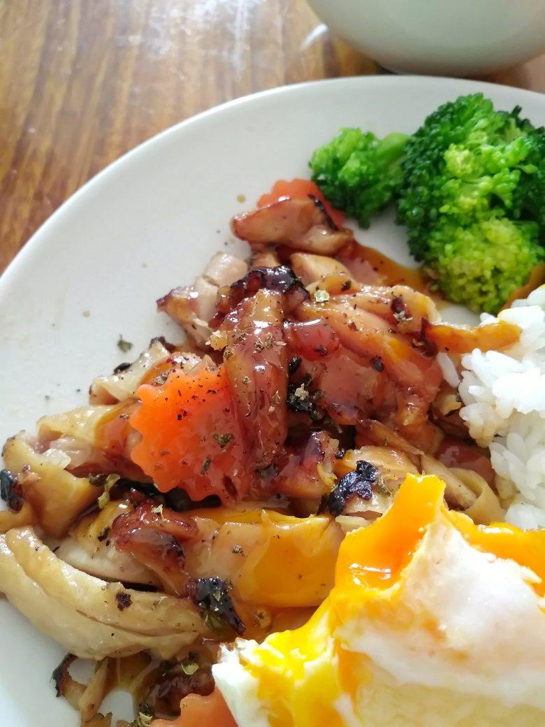 「秘制鸡肉饭」