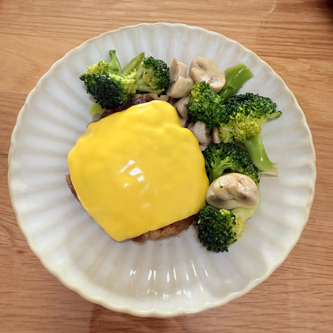日式牛肉饼《樱桃小丸子》里的牛肉汉堡