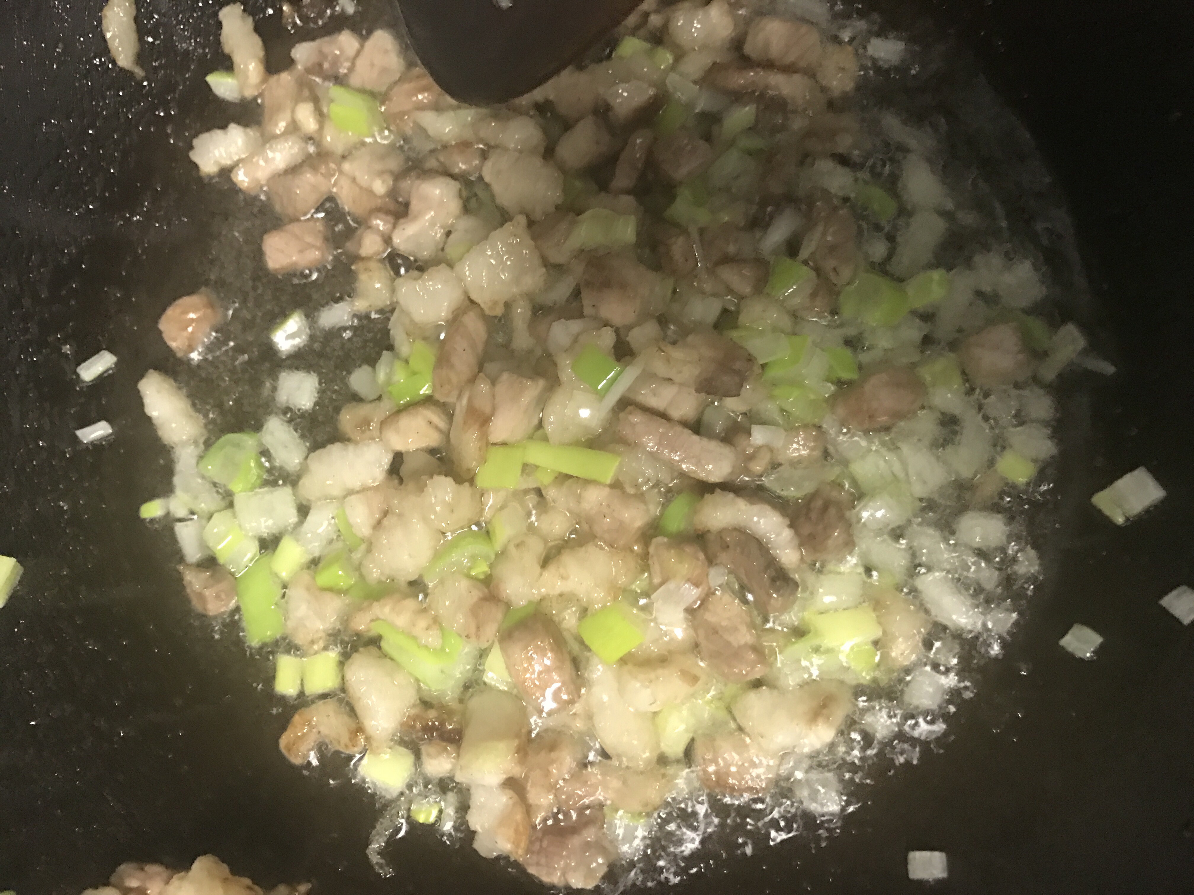 白菜鲜肉水煎包猪肉粉条白菜煎包的做法 步骤5