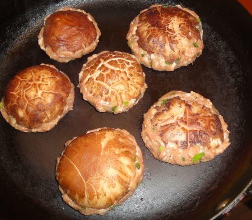 美味的肉酿香菇～～孩子爱吃的下饭菜