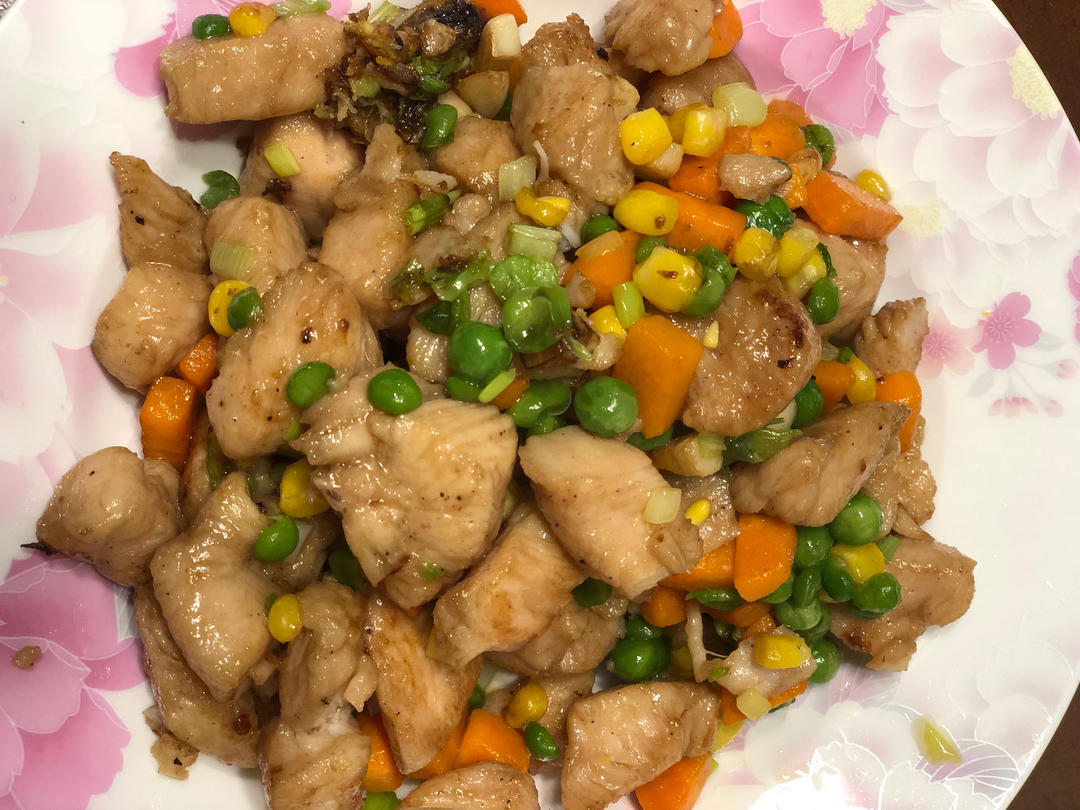 鸡胸肉炒三色蔬