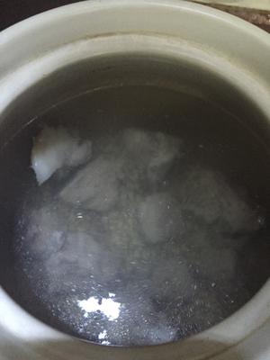 排骨薏米海带祛湿汤的做法 步骤3