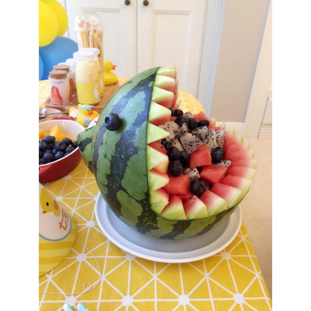 超级酷炫的鲨鱼西瓜雕