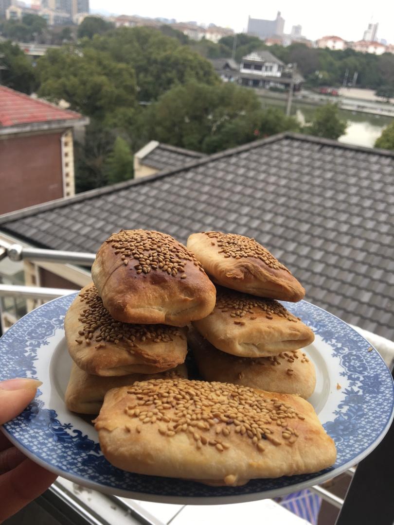 酥的掉渣的芝麻小酥烧饼