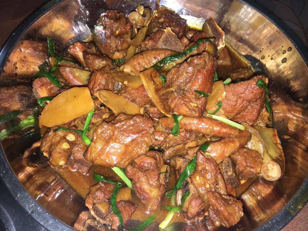 视频菜谱：【无油卤肉饭】