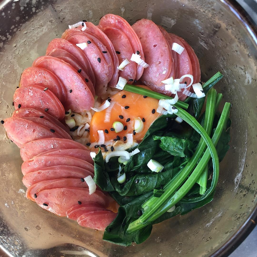 《广式腊肠砂锅煲仔饭》