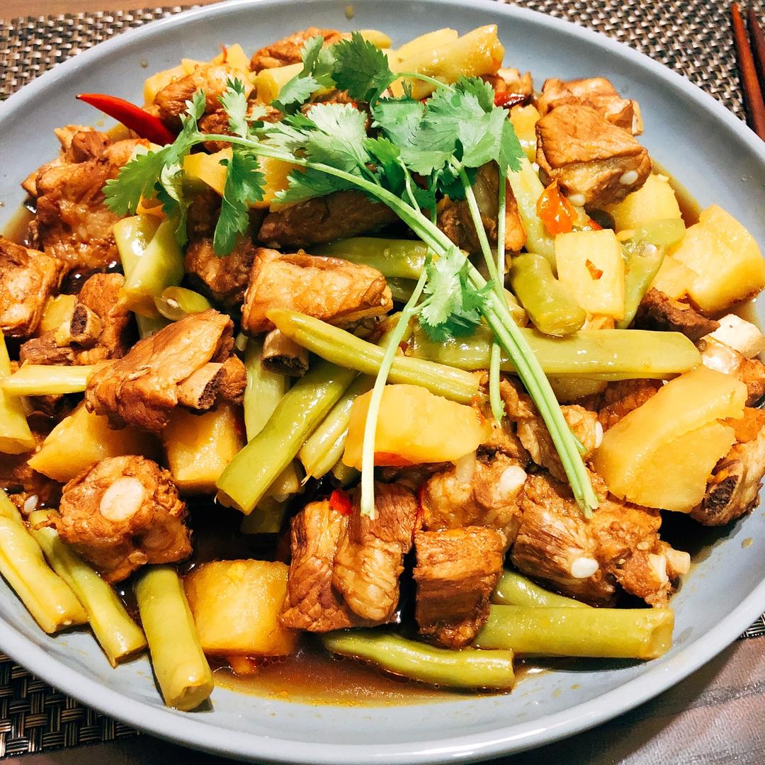 超级下饭的土豆烧排骨