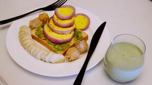 S健康早餐1-开放式无油洋葱蛋饼牛油果三明治的做法 步骤1