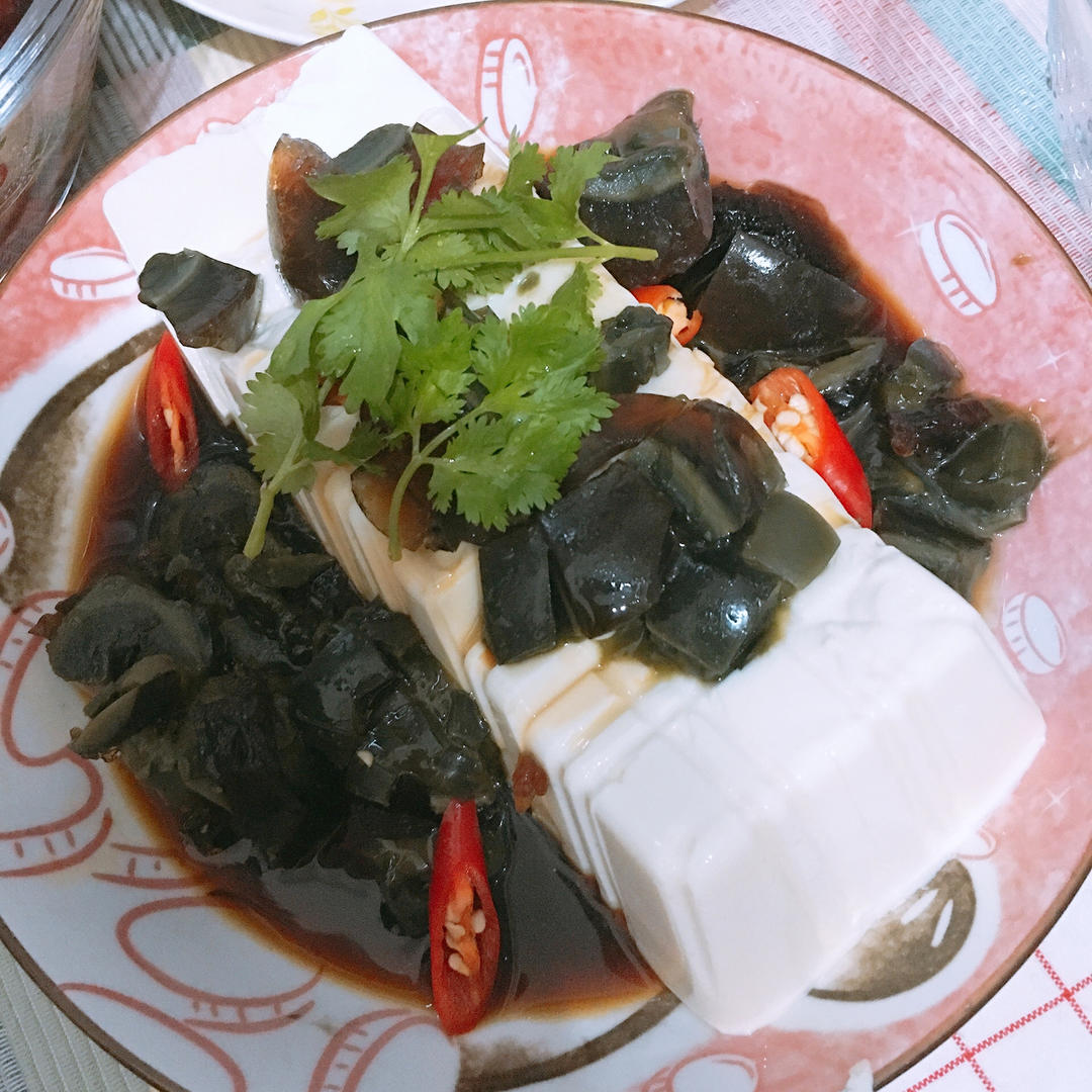 凉拌皮蛋豆腐