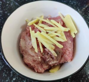 简单美味营养的皮蛋瘦肉芥菜粥的做法 步骤1