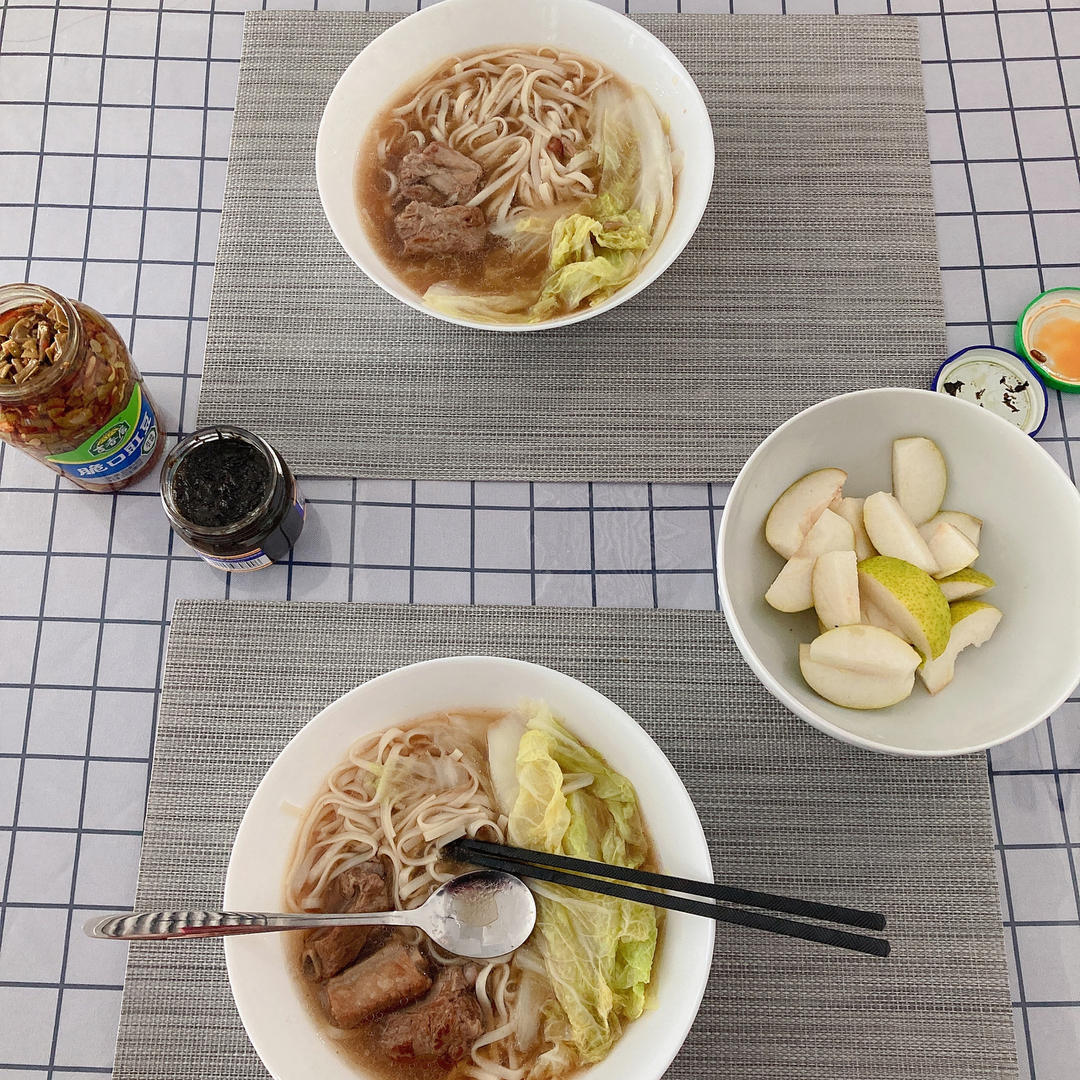 红烧排骨面、牛腩面