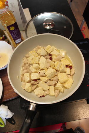 居家下饭菜--鸡丁烧豆腐的做法 步骤4