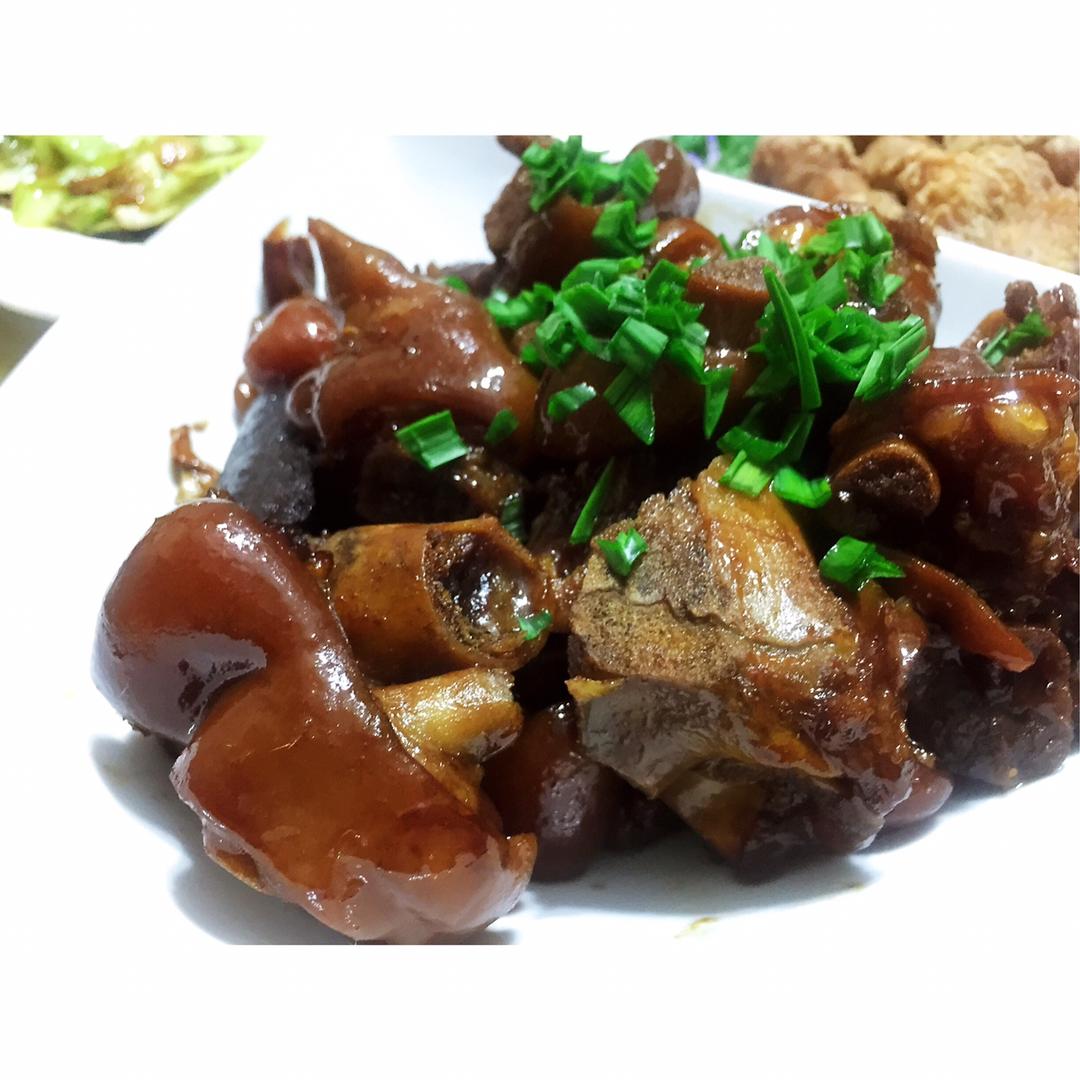 美味的家常菜：红烧猪蹄