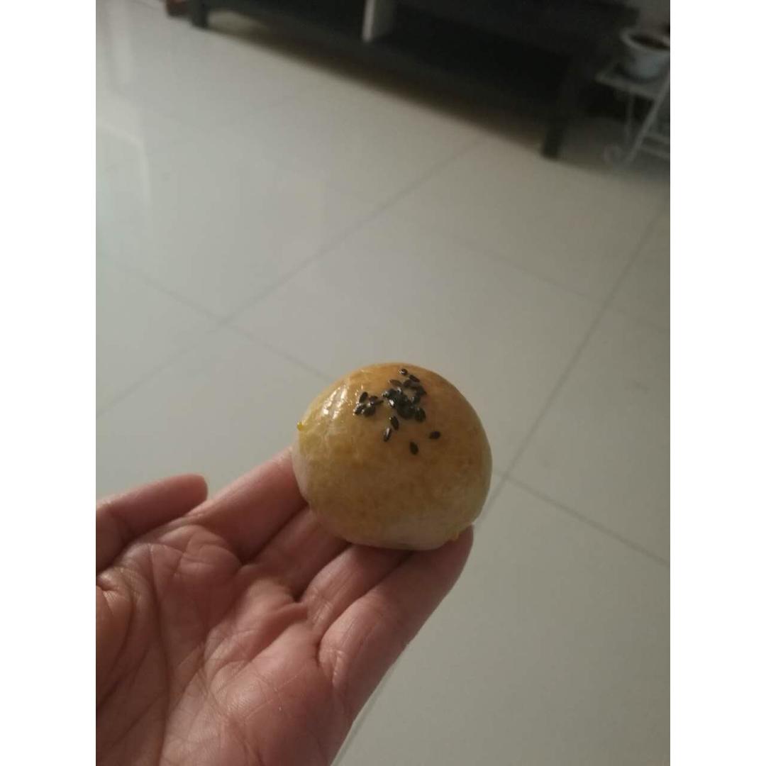飞饼版蛋黄豆沙酥皮点心