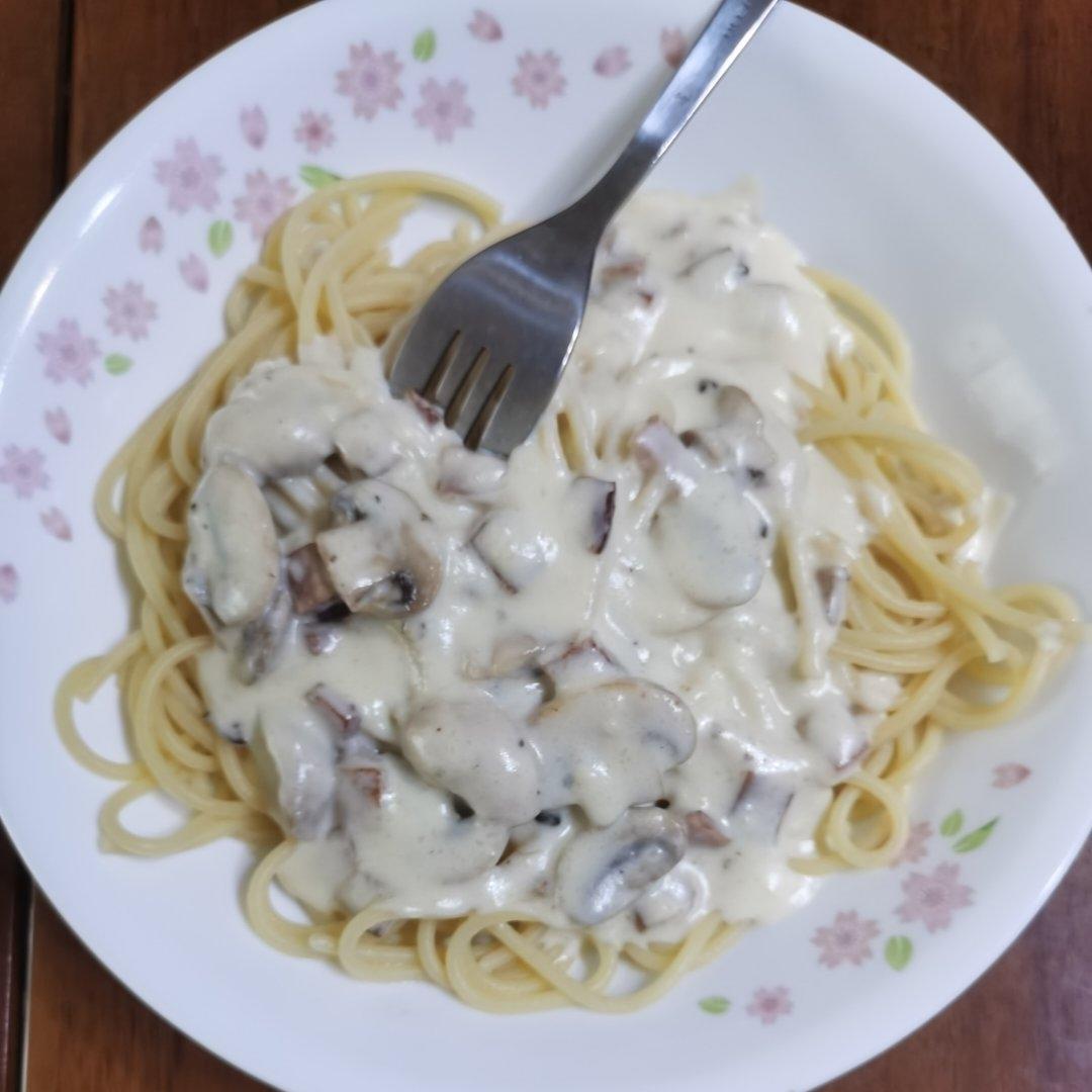 奶油白酱意面︱可能是最快手的意大利面