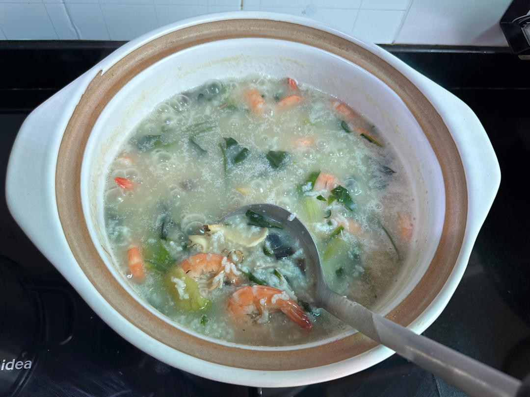 皮蛋瘦肉明蝦鮑魚(yú)粥