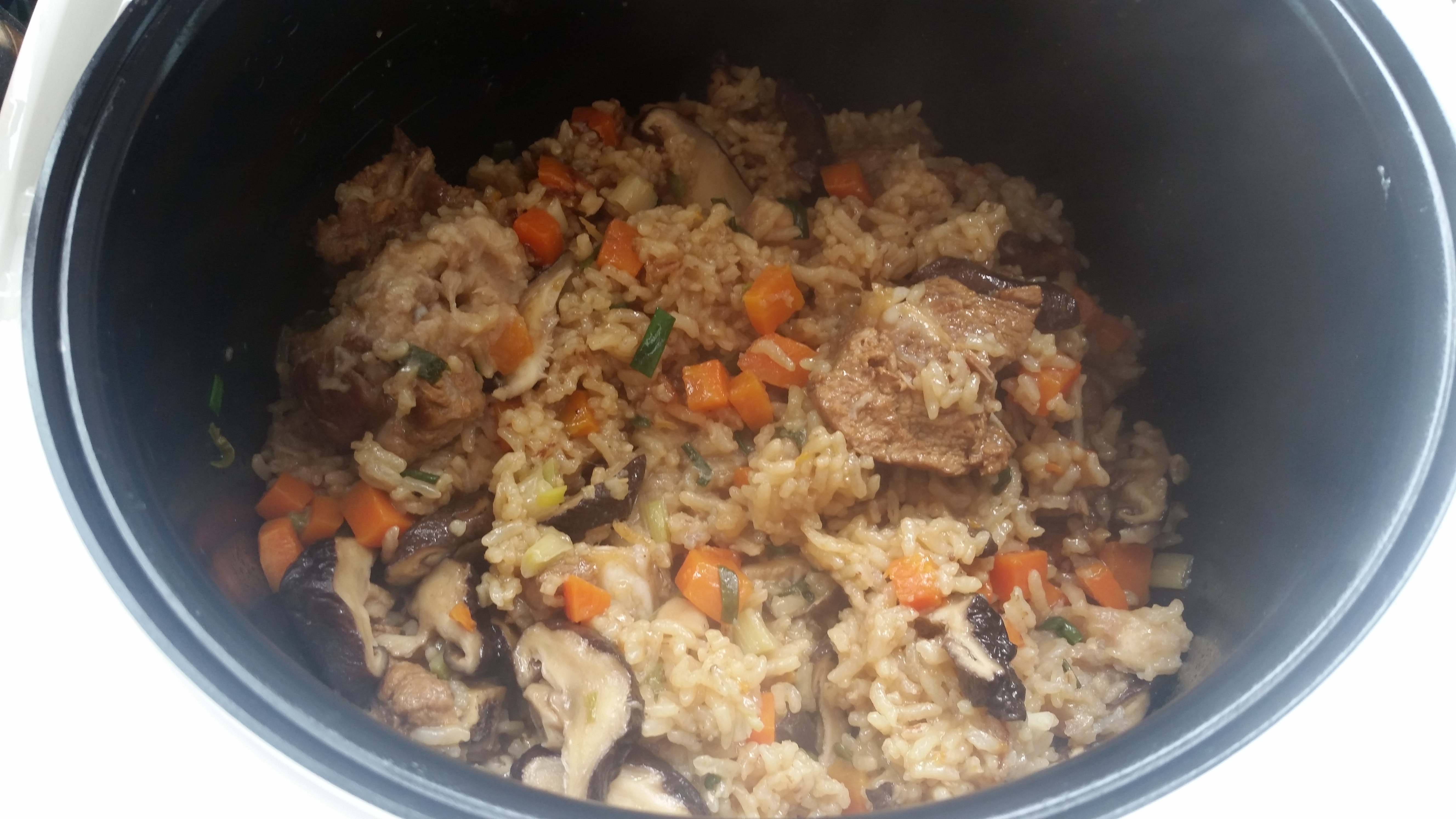 喷香排骨焖饭（爆好吃）