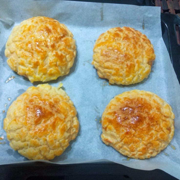 好吃到炸裂的港式菠萝包（附带制作酥皮的小视频）