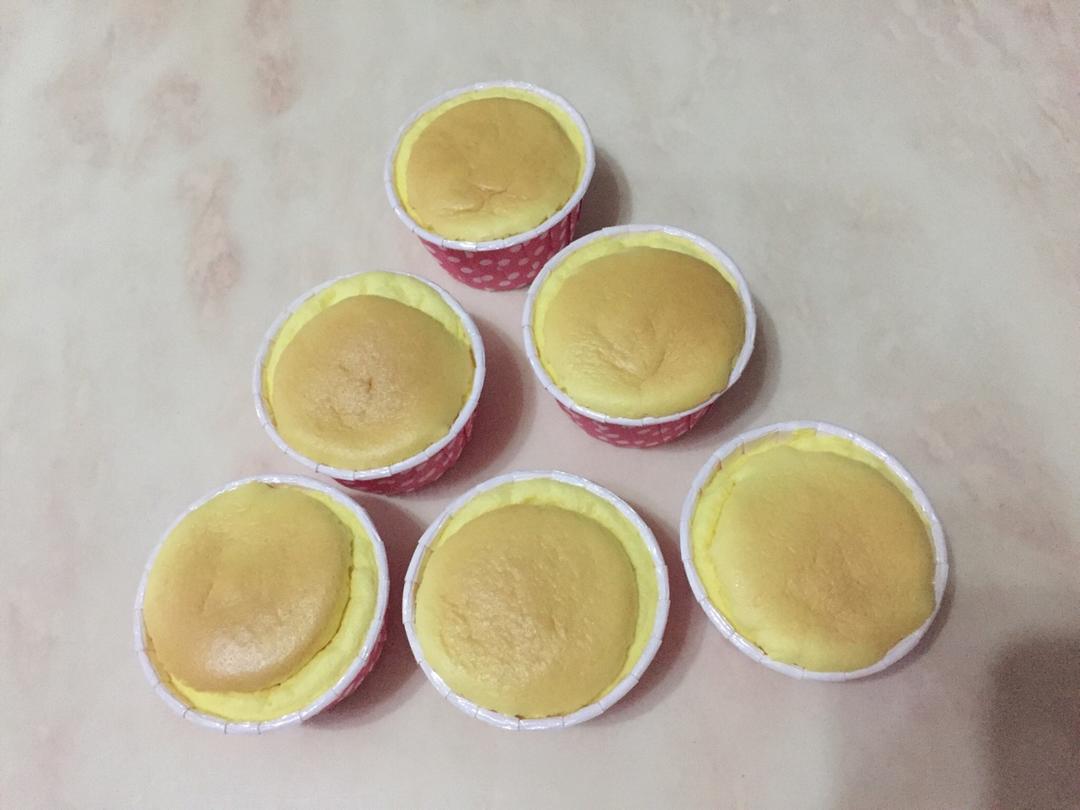软绵绵戚风纸杯蛋糕