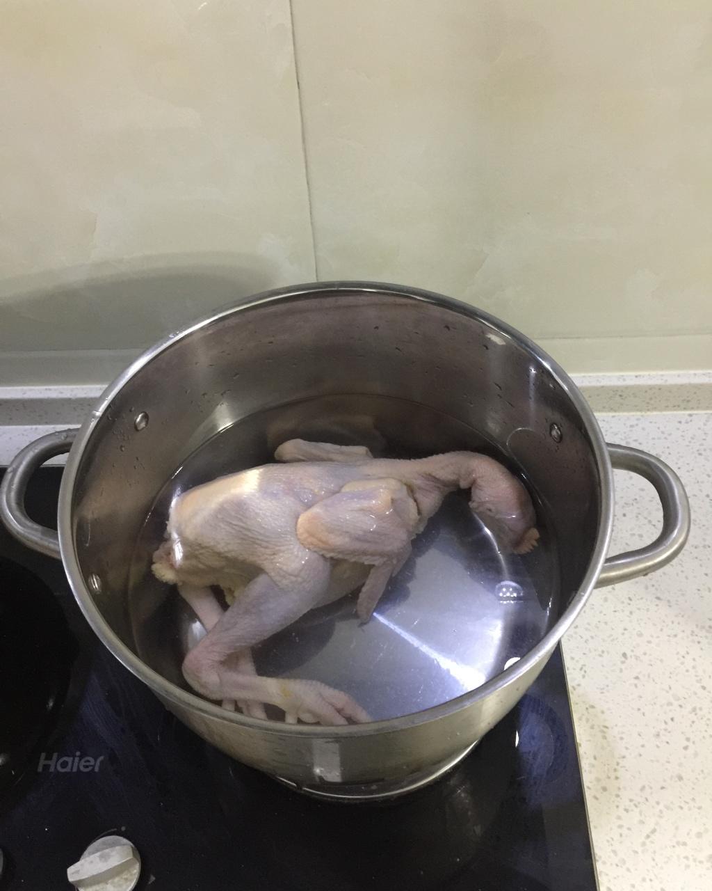 三黄鸡炖汤