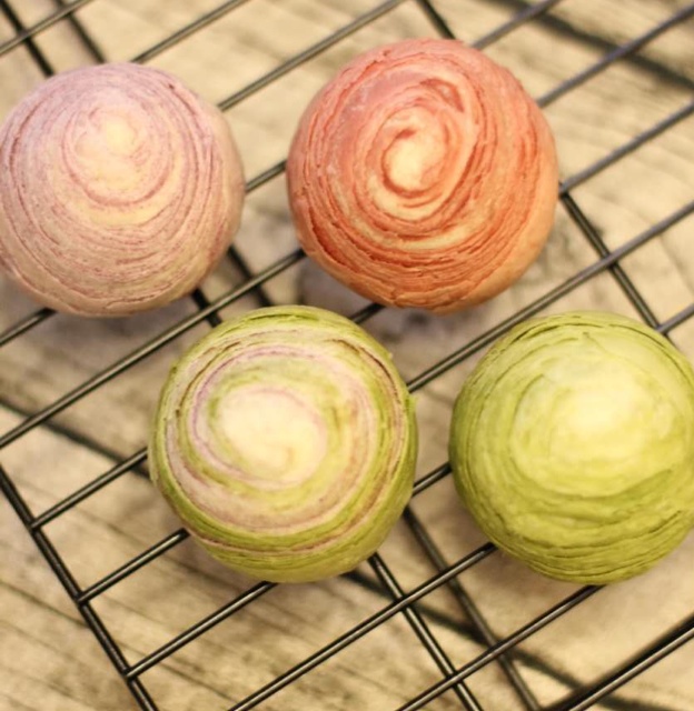 蛋黄酥~紫薯、抹茶、原味~花好月圆，中秋快乐~内附一次做六色蛋黄酥方法~