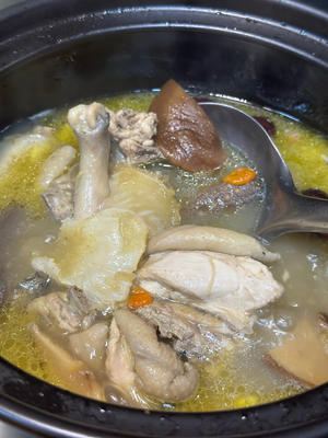 吃不出腥味的鲍鱼海参花胶鸡汤的做法 步骤4