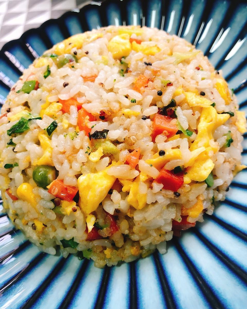 葱香鸡肉藜麦蛋炒饭