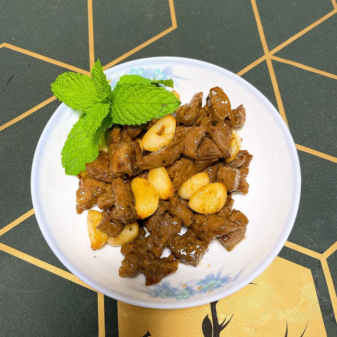 好吃到舔盘的蒜香黑椒牛肉粒